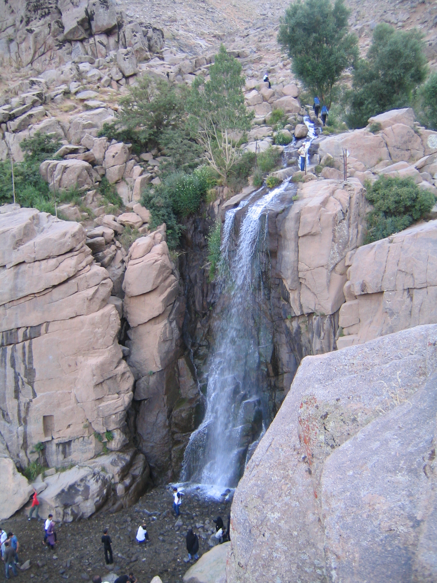 Ganjnameh Waterfall 