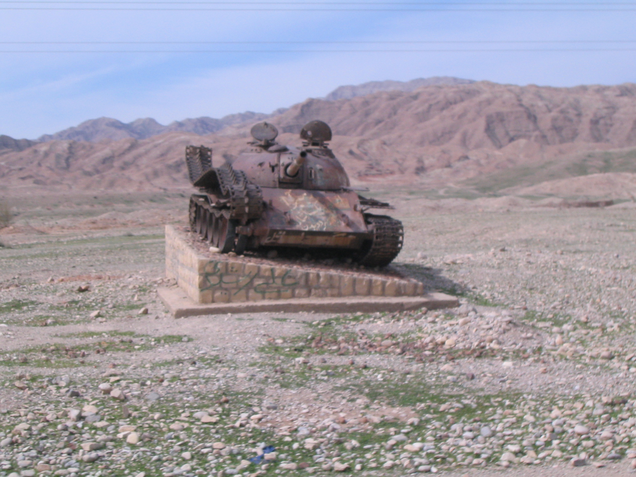 تانک عراقی در جاده ایلام به مهران 