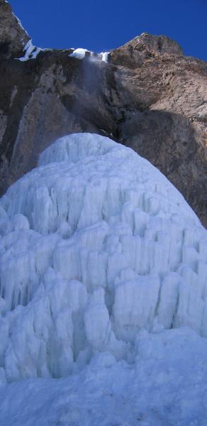 آبشار سنگان در زمستان 