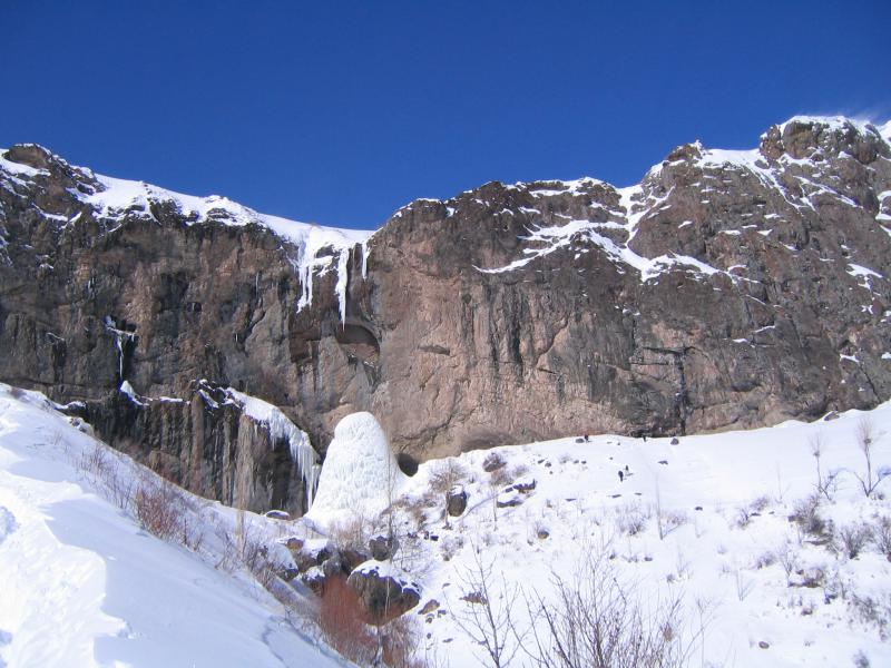 آبشار سنگان در زمستان 