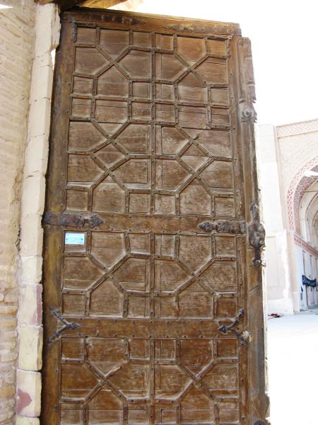 در ورودي مسجد جامع قائن 